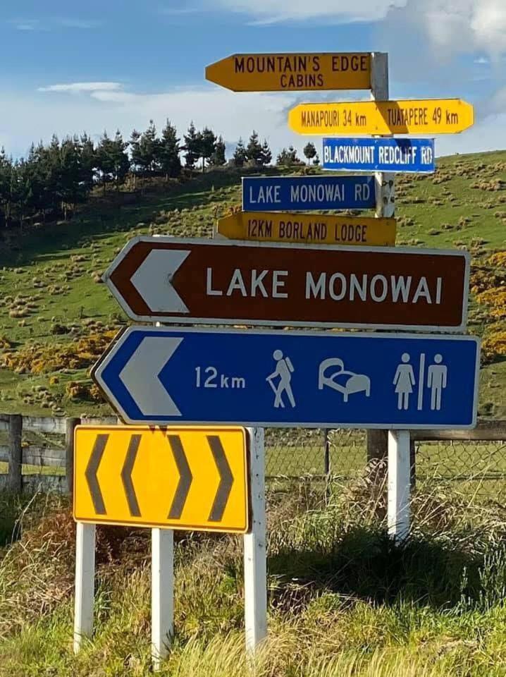 Mountains Edge Cabins Monowai Esterno foto