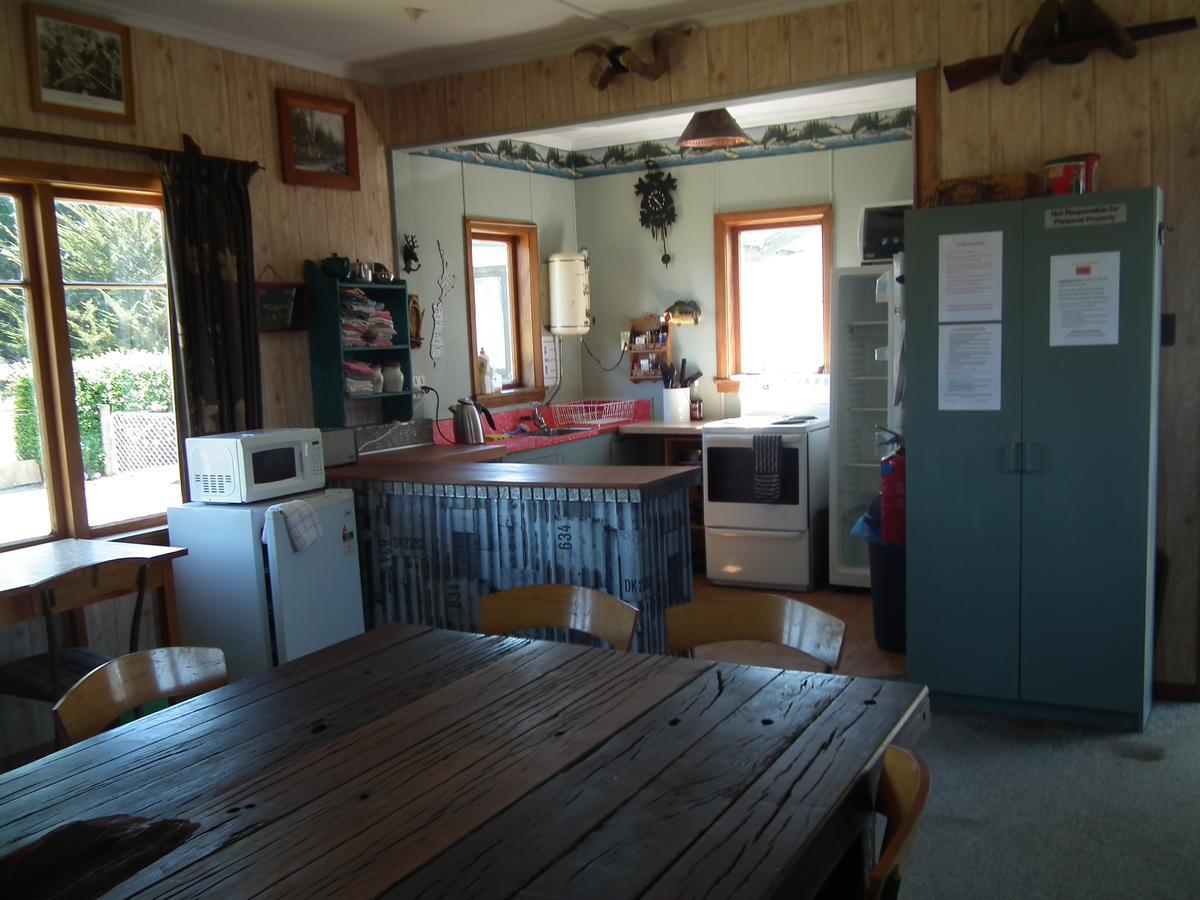 Mountains Edge Cabins Monowai Esterno foto