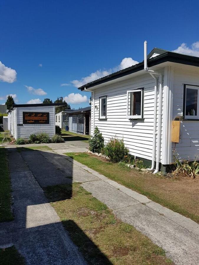 Mountains Edge Cabins Monowai Esterno foto