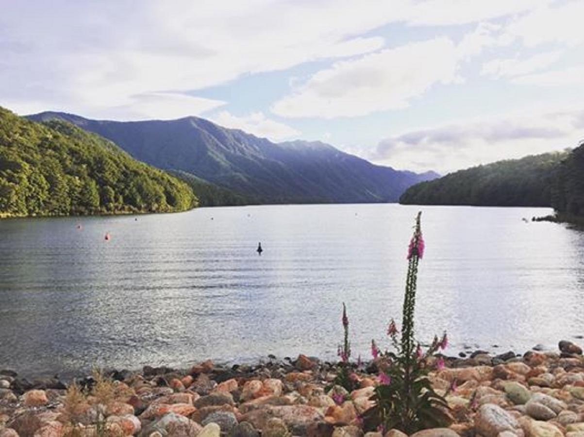 Mountains Edge Cabins Monowai Esterno foto