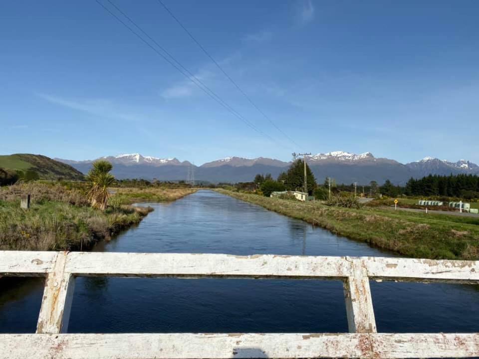 Mountains Edge Cabins Monowai Esterno foto