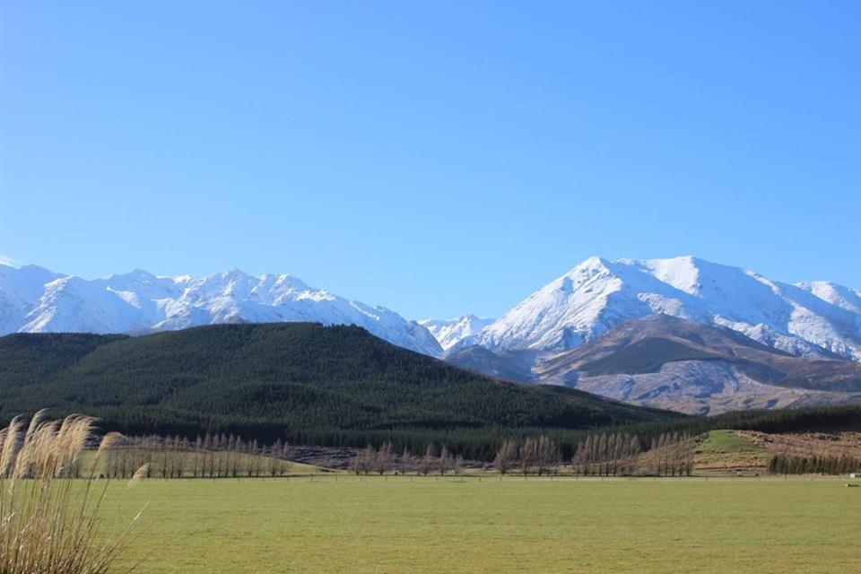 Mountains Edge Cabins Monowai Esterno foto